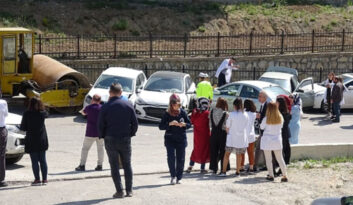 FRENİ BOŞALAN ASFALT SİLİNDİRİ 7 ARACI EZDİ