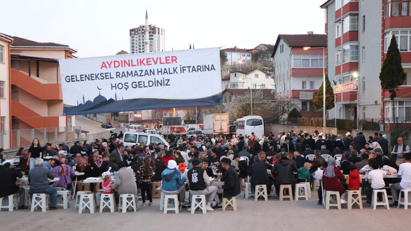 KARABÜK’TE ÖZLENEN GELENEKSEL MAHALLE İFTARI YAPILDI