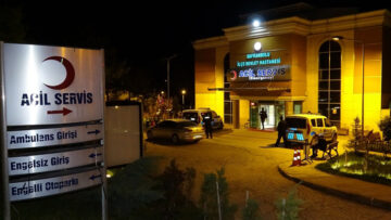 İFTAR SONRASI FIRINCILAR GIDA ZEHİRLENMESİ ŞÜPHESİ İLE HASTANELERE KALDIRILDI