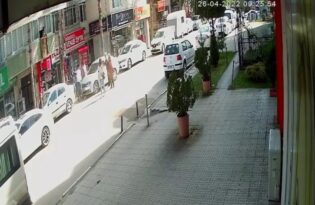 ŞEHİR MAGANDASI KADIN SÜRÜCÜYE SALDIRMAYA ÇALIŞTI