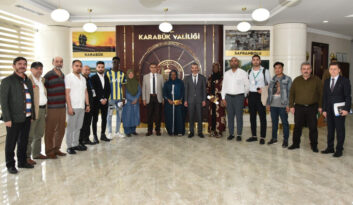 GÜREL, ULUSLARARASI ÖĞRENCİLERİNİN KANAAT ÖNDERLERİ İLE GÖRÜŞTÜ