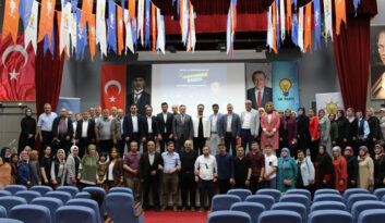 AK PARTİ ‘TEŞKİLAT AKADEMİSİ MAHALLE’ PROGRAMI DÜZENLENDİ