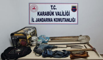 KAÇAK KAZI YAPAN 4 KİŞİ SUÇÜSTÜ YAKALANDI