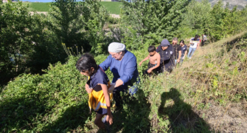 ÇAYA GİRİP AKINTIYA KAPILAN 2 AFGAN ÇOCUK KURTARILDI