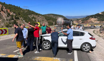 BARİYERE ÇARPAN OTOMOBİLDEKİ 2 KİŞİ YARALANDI