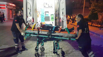 TİCARİ TAKSİNİN ÇARPTIĞI GENÇ AĞIR YARALANDI