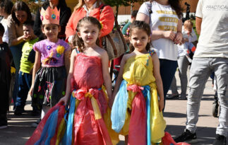 ÖĞRENCİLERDEN GERİ DÖNÜŞÜM DEFİLESİ