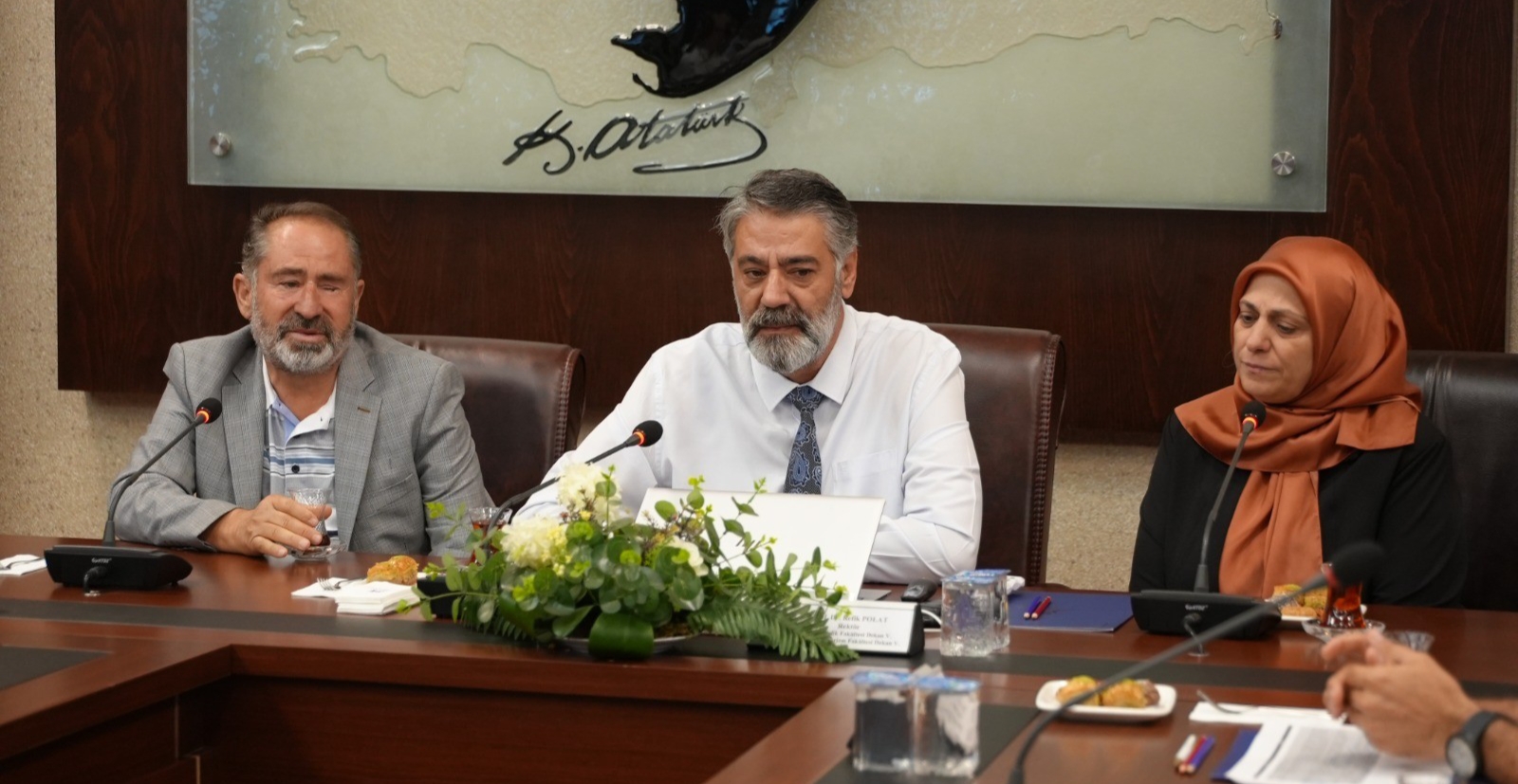 CENGİZ AİLESİ 10 ÖĞRENCİYE BURS VERECEK