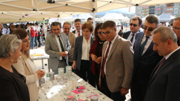“KARABÜK BİLİM ŞENLİĞİ-2; EMEĞİN BAŞKENT BİLİMLE BULUŞUYOR” PROJESİ TÖRENLE AÇILDI