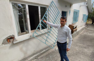 TEDAVİYE GİDEN YAŞLI ÇİFTİN EVİNİ SOYDULAR