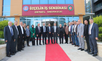 AK PARTİ TEŞKİLATI, BAŞKAN DEĞİRMENCİ İLE BİR ARAYA GELDİ