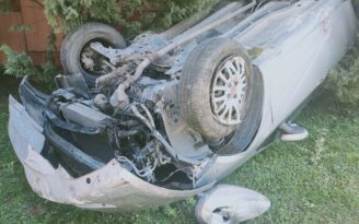 Yoldan Çıkan Otomobil Takla Attı