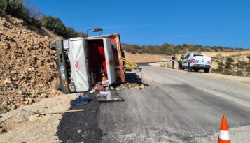 Frenleri Isınan Sondaj Kamyonu Devrildi