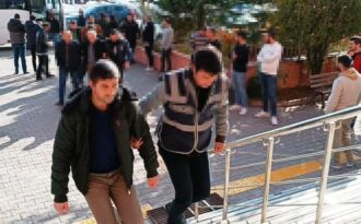 MAHKUMLARA UYUŞTURUCU TEMİN EDEN GARDİYANLAR ADLİYEYE SEVK EDİLDİ