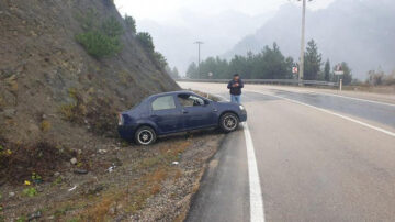 KARABÜK YENİCE KARAYOLUNDA KAZA 2 YARALI
