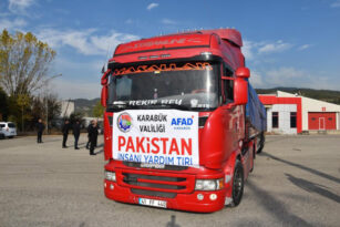 YARDIM TIRI PAKİSTAN’A YOLA ÇIKTI