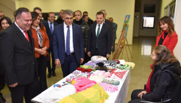 ENGELLİ BİREYLER RESİM, EL İŞİ VE FOLKLORDE HÜNERLERİNİ SERGİLEDİ