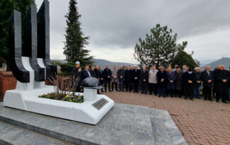 METİN TÜRKER ÖLÜMÜNÜN 25. YILINDA MEZARI BAŞINDA ANILDI