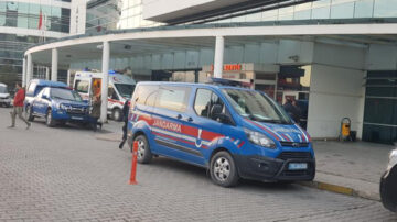 ÇOCUKLARIN KAVGASINDA BIÇAKLAR ÇEKİLDİ 2 YARALI
