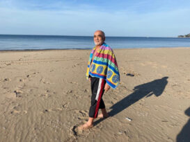 74’LÜK DEDE KIŞ ORTASINDA DENİZE GİRDİ