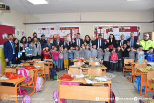 150 ÖĞRENCİYE ATKI, BERE VE ELDİVEN HEDİYE EDİLDİ