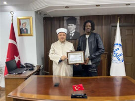 ÇADLI ÖĞRENCİ İSLAMİYET’İ SEÇTİ