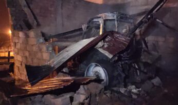 GARAJ YANGININDA, TRAKTÖR ALEVLERE TESLİM OLDU