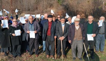 Hizmet Alamayan Köylüler Yardım İstiyor
