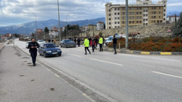 ÇÖP KAMYONU İLE OTOMOBİL ÇARPIŞTI