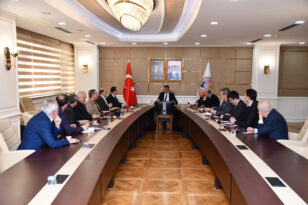 AFET BÖLGESİNDE KARABÜK AHŞAP EVLERİ SİTESİ KURULACAK
