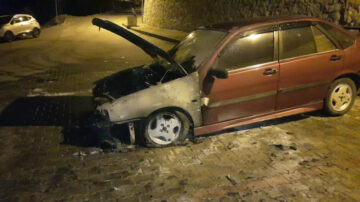 PARK HALİNDEKİ ARAÇ YANDI