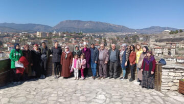 DEPREMZEDE VATANDAŞLARA SAFRANBOLU GEZDİRİLDİ