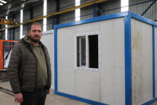DEPREM BÖLGESİNDE YAĞIŞ SONRASI KONTEYNER ÜRETİMİ HIZLANDI