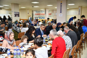 İLK İFTAR DEPREMZEDELERLE YAPILDI