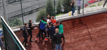 YENİLEN TAKIMIN OYUNCULARI SALDIRIYA GEÇTİ