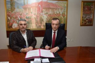 16 DERSLİKLİ ANADOLU İMAM HATİP LİSESİ YAPIM İŞİ SÖZLEŞMESİ İMZALANDI