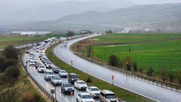KEMİKLİ RAMPALARINDA 70 KİLOMETRE ARAÇ KUYRUĞU