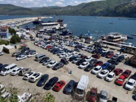 AMASRA’DA KİLOMETRELERCE ARAÇ KUYRUĞU OLUŞTU