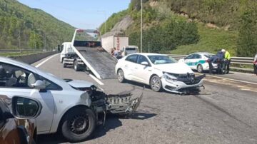 BOLU’DA ZİNCİRLEME  KAZA, TEM OTOYOLU TRAFİĞE KAPANDI
