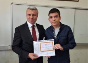 DEPREMZEDE YUSUF KAĞAN OKUL BİRİNCİSİ OLDU