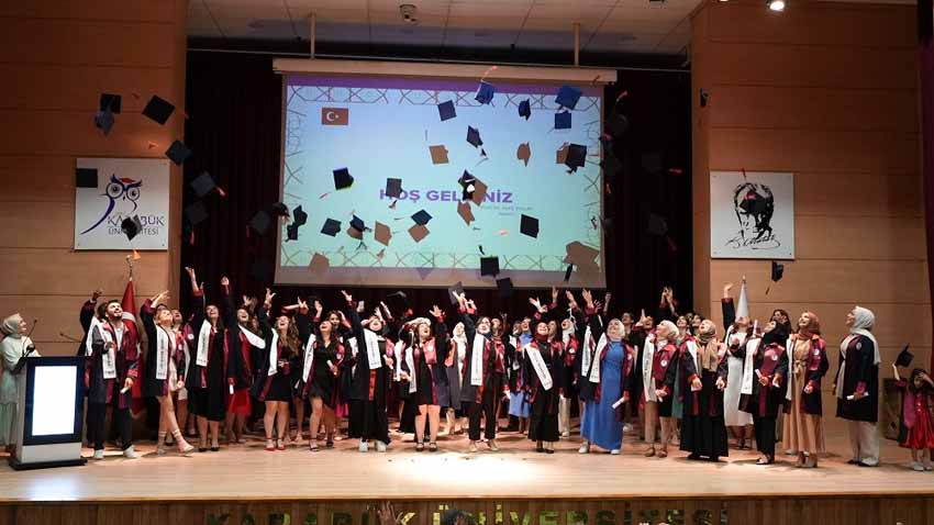 KBÜ SAĞLIK BİLİMLERİ FAKÜLTESİNDEN 269 ÖĞRENCİ MEZUN OLDU