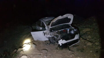 OTOMOBİL ŞARAMPOLE UÇTU: 5 YARALI