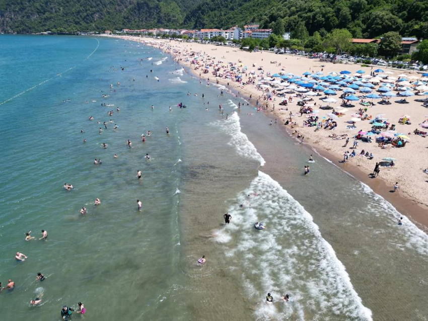  İNKUMU TATİLCİ AKININA UĞRADI, ARAÇ GİRİŞLERİ KAPATILDI