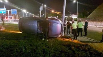 ‘DUR’ İHTARINA UYMAYAN SÜRÜCÜ KAZA YAPTI