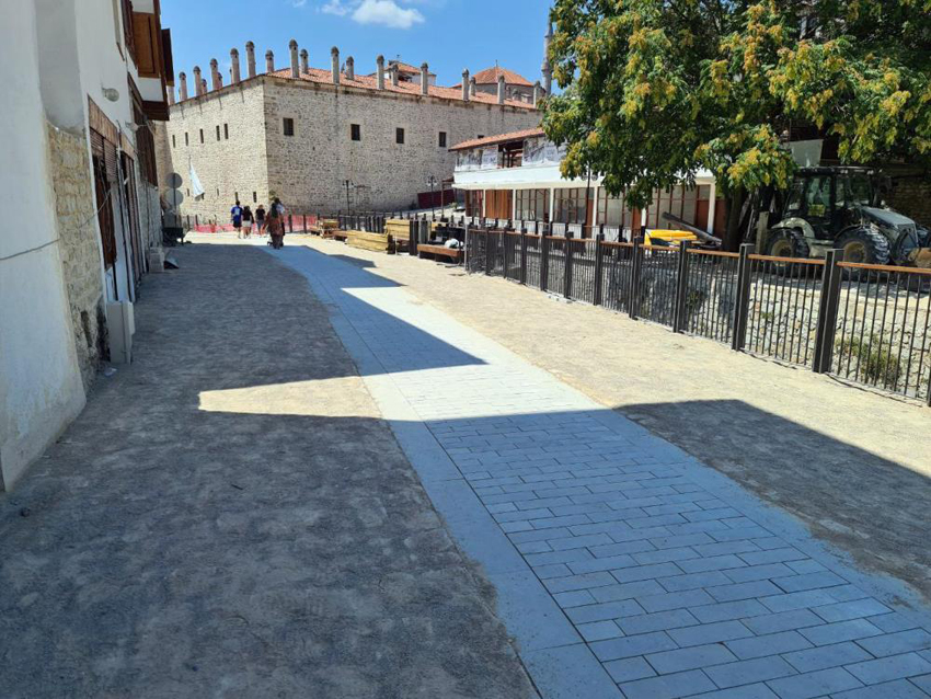 ARNAVUT KALDIRIMLI SOKAKLARDA EFLANİ MERMERİ