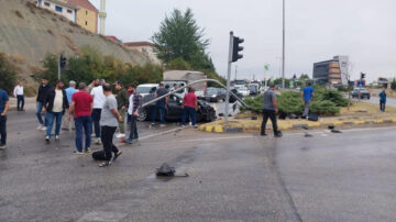 KAZADA YARALANAN SÜRÜCÜ HASTANEDEN FİRAR ETTİ