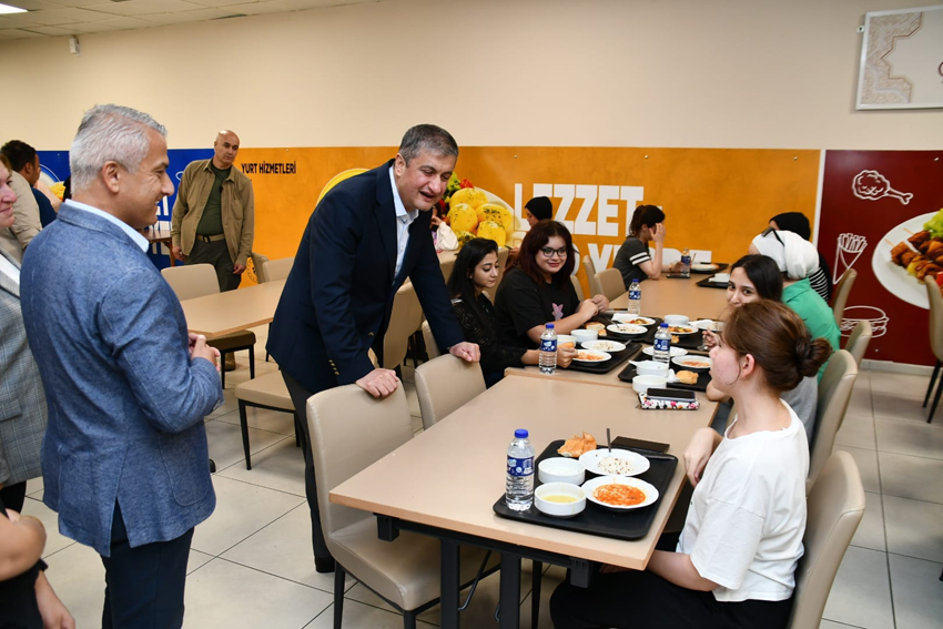 VALİ YAVUZ, “ TÜM ÖĞRENCİLERİMİZİ KYK YURTLARIMIZA YERLEŞTİRDİK.”
