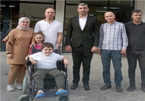 SOMA KARABÜKLÜLER DERNEĞİN KÜÇÜK BARIN’I SEVİNDİRDİ