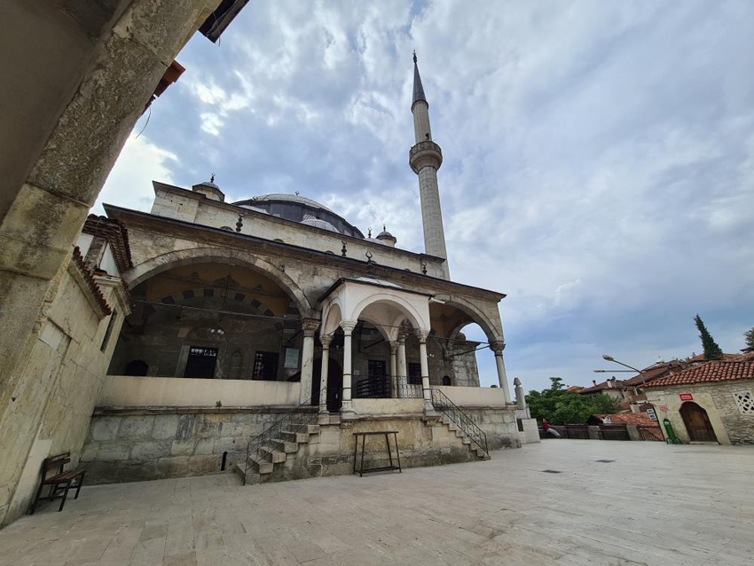 ECDAT YADİGARI CAMİLER YILLARA MEYDAN OKUYOR