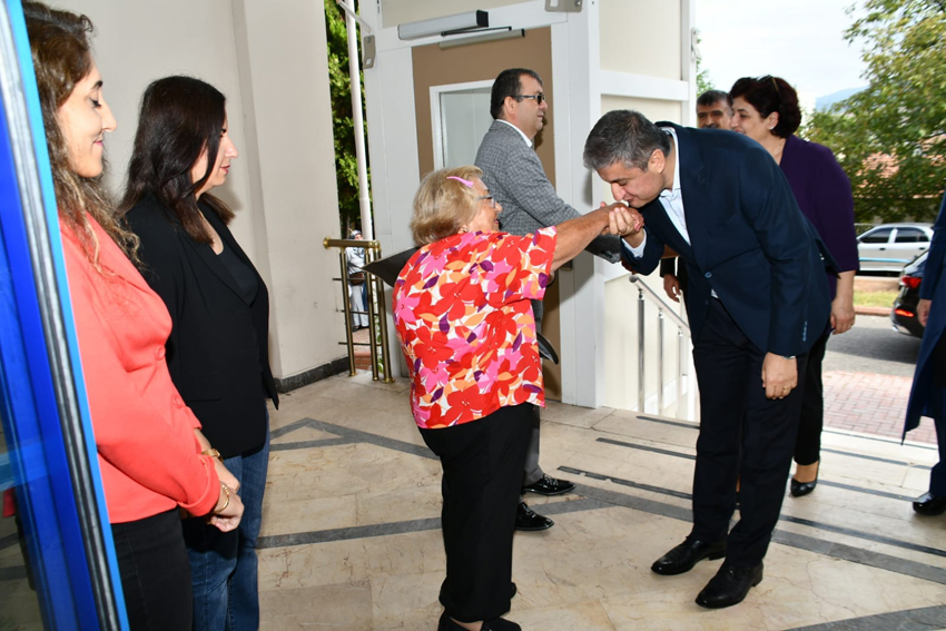 ” GÖLGESİNDE HAYAT BULDUĞUMUZ BÜYÜKLERİMİZİ ÇOK SEVİYORUZ.”